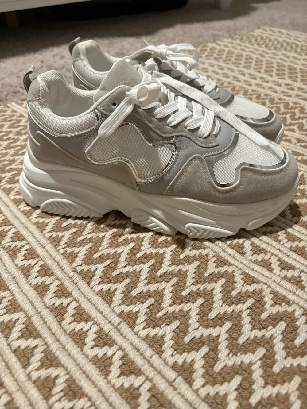 Light Gray & White Women's Fashion Sneakers